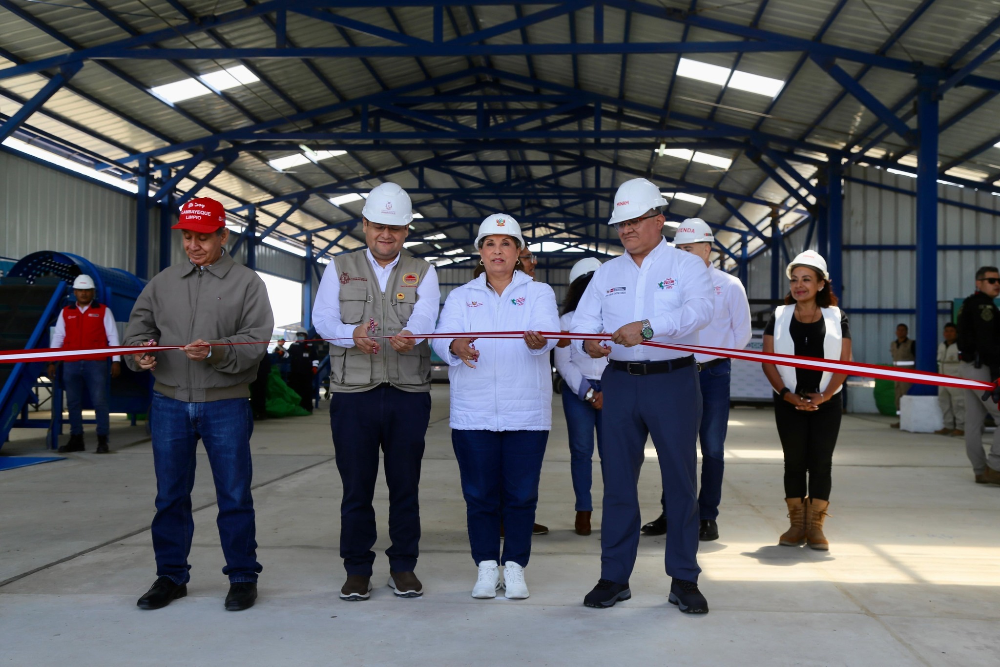 Gobierno inaugura moderno relleno sanitario y planta de valorización en Lambayeque